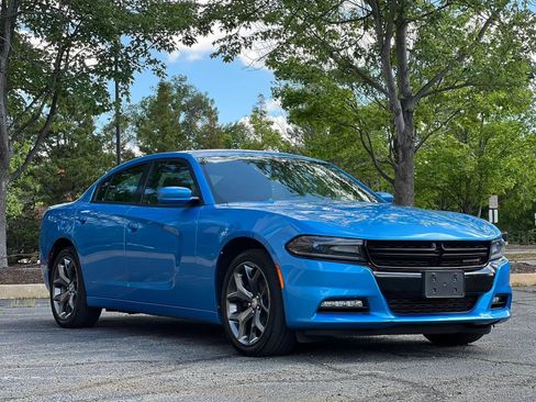 Used 2015 Dodge Charger SXT RWD image 7