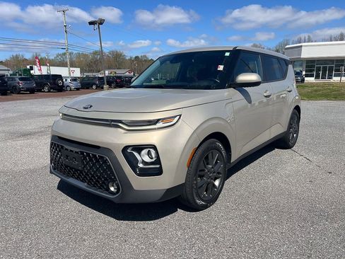 Used 2020 Kia Soul EX image 1