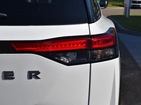 New 2026 Nissan Pathfinder SL FWD image 11