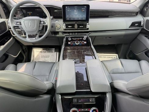 Used 2018 Lincoln Navigator L Reserve w/ Technology Package AWD/4WD image 9