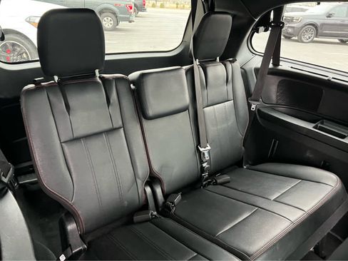 Used 2017 Dodge Grand Caravan GT image 27