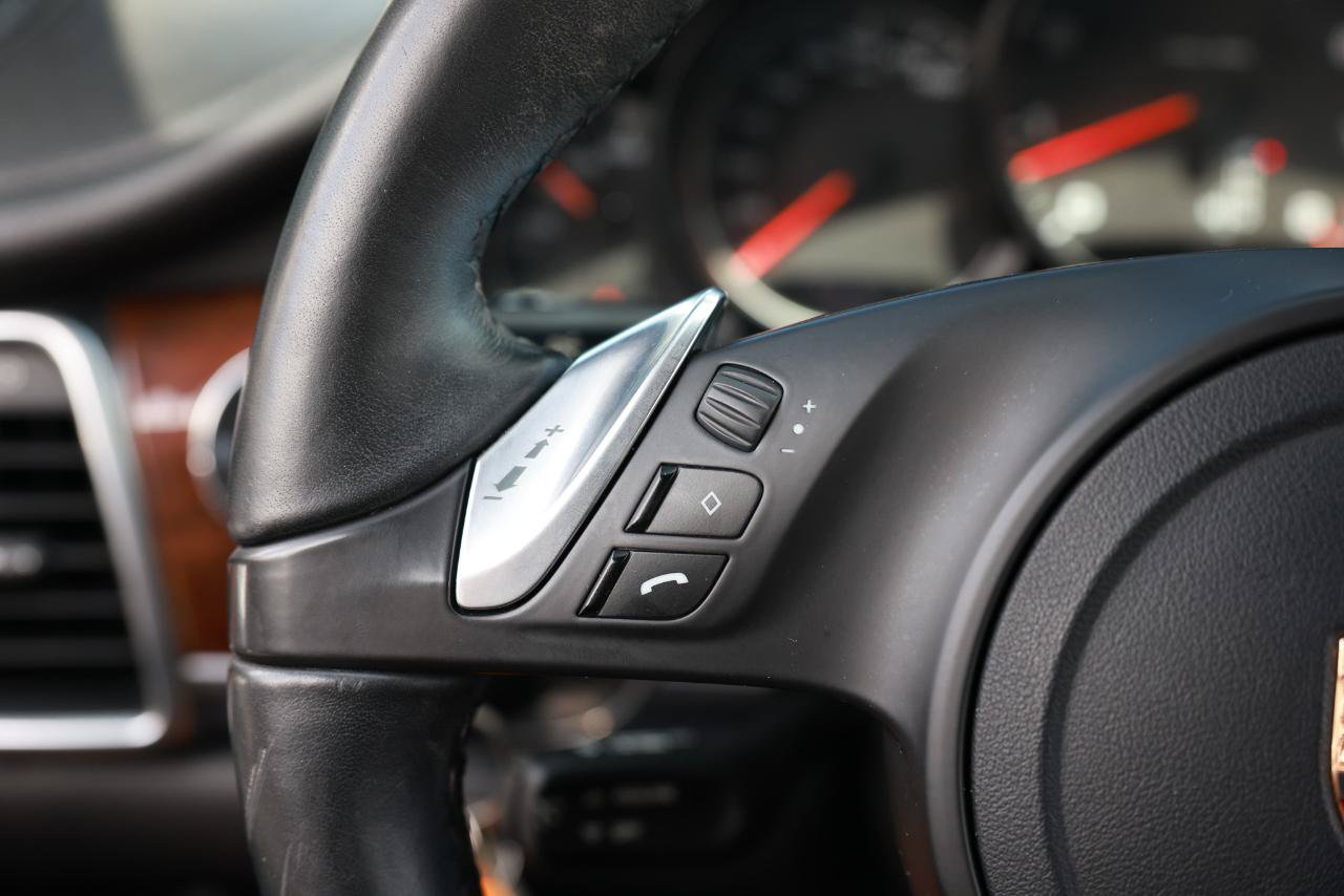 Used 2013 Porsche Panamera image 29