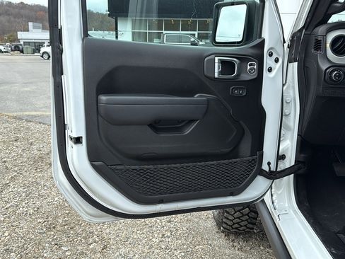 Certified 2024 Jeep Gladiator Sport image 12