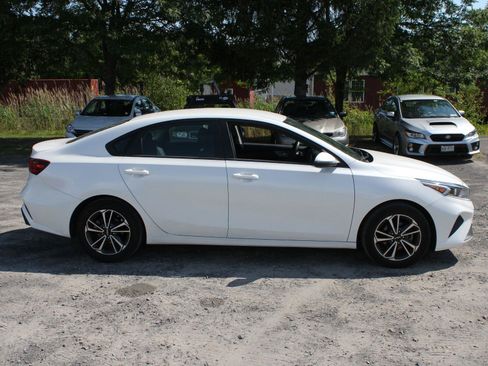 Used 2023 Kia Forte LXS w/ LXS Technology Package FWD image 4