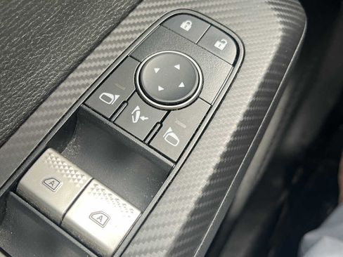 Used 2024 Mitsubishi Outlander SE image 16