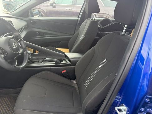 Used 2025 Hyundai Elantra Sport FWD image 12
