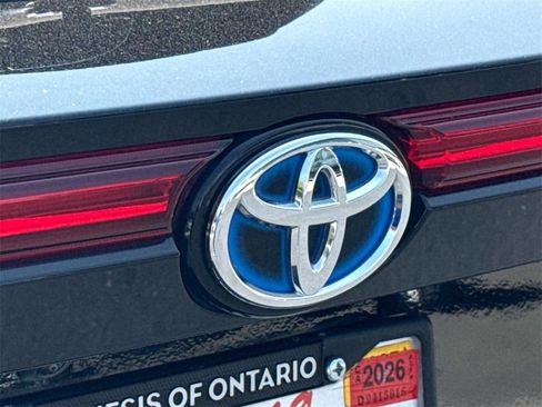 Used 2022 Toyota Venza LE image 19