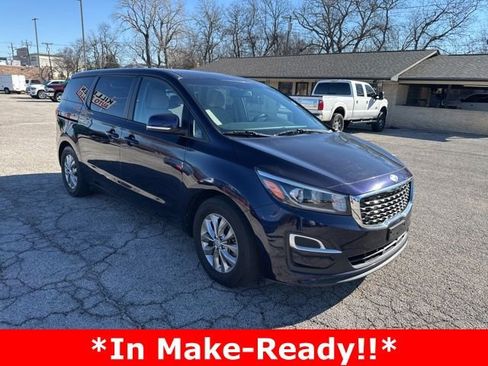 Used 2019 Kia Sedona LX image 3