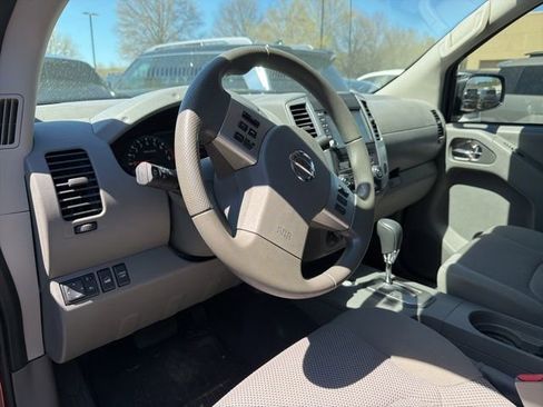 Used 2020 Nissan Frontier SV image 9