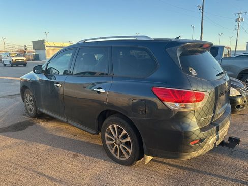Used 2015 Nissan Pathfinder S image 2