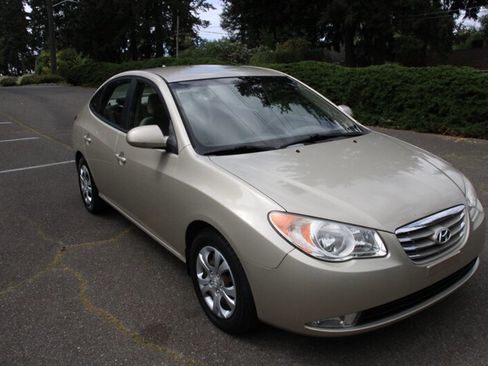 Used 2010 Hyundai Elantra GLS FWD image 2