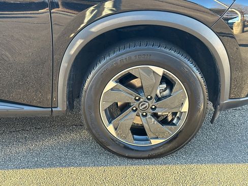 Used 2024 Nissan Rogue SV image 12