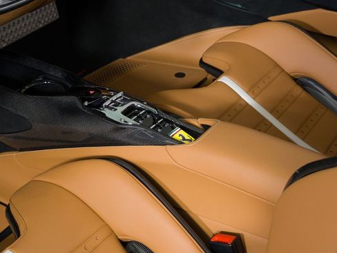 Used 2025 Ferrari SF90 Spider image 39