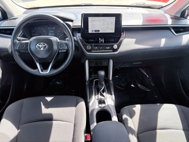 Used 2025 Toyota Corolla Cross LE FWD image 8