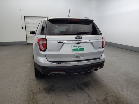 Used 2018 Ford Explorer XLT w/ Equipment Group 202A image 6
