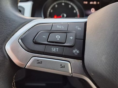 Used 2021 Volkswagen Atlas Cross Sport SE FWD image 14