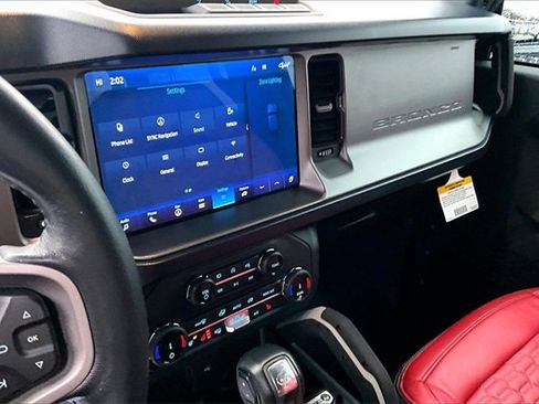 Used 2022 Ford Bronco Outer Banks image 4