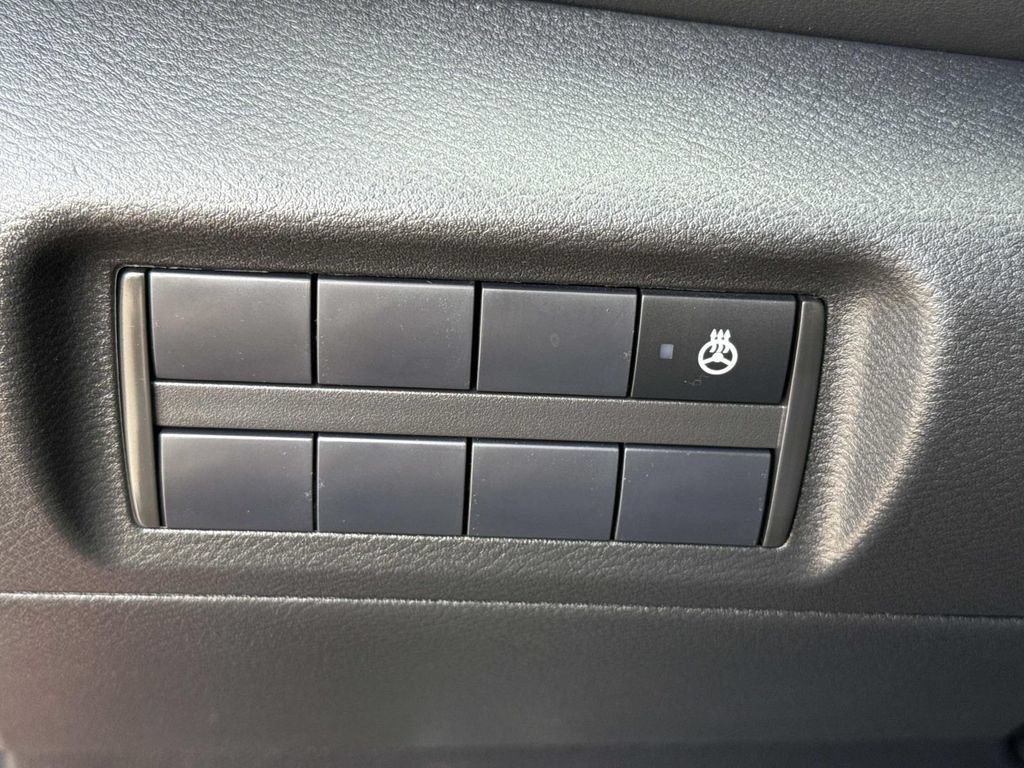 Used 2024 Nissan Kicks SR w/ SR Premium Package FWD image 40
