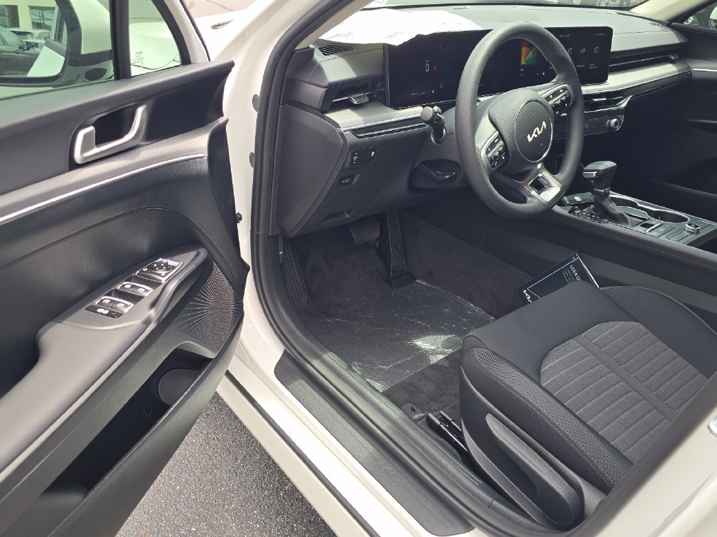 New 2026 Kia K5 LXS FWD image 9