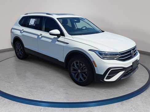 Used 2022 Volkswagen Tiguan SE FWD image 3