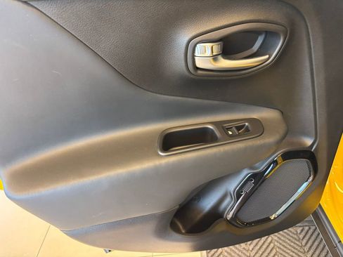 Used 2017 Jeep Renegade Altitude AWD/4WD image 24