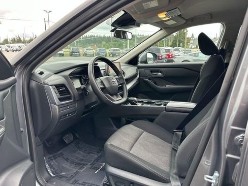 Used 2025 Nissan Rogue SV AWD/4WD image 9