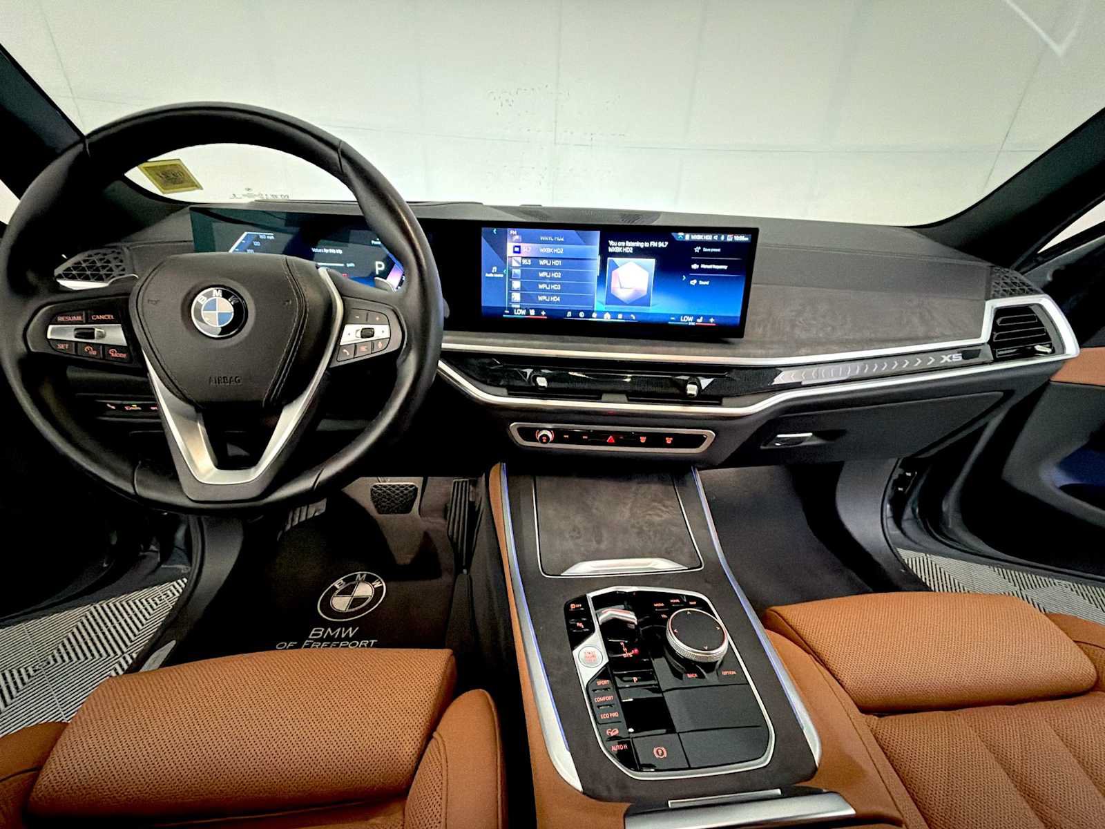 Used 2024 BMW X5 xDrive40i w/ Parking Assistance Package AWD/4WD image 14