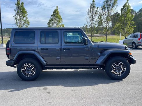 Certified 2025 Jeep Wrangler Unlimited Sahara AWD/4WD image 8