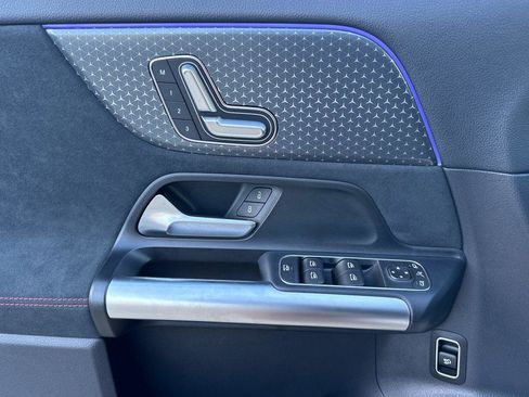 Used 2025 Mercedes-Benz GLA 250 4MATIC image 10