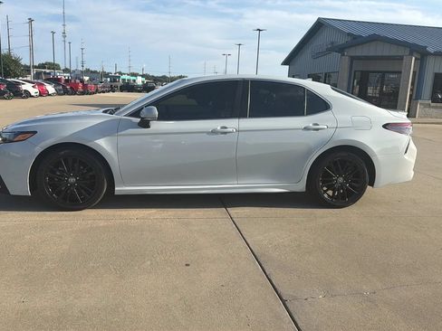 Used 2022 Toyota Camry SE FWD image 8