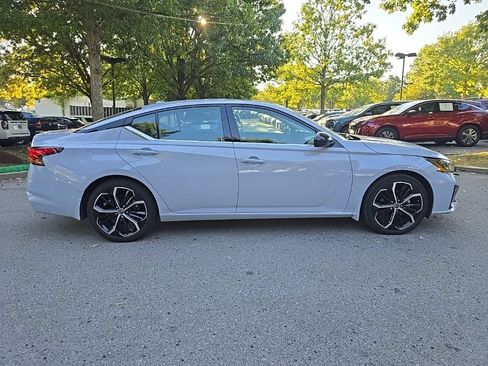 Certified 2024 Nissan Altima 2.5 SR w/ SR Premium Package FWD image 9
