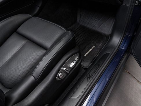 Certified 2025 Porsche Macan image 34