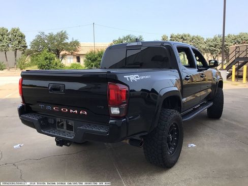 Used 2018 Toyota Tacoma TRD Sport w/ Technology Package RWD image 5