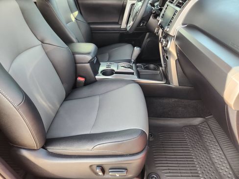 Used 2022 Toyota 4Runner SR5 Premium w/ Moonroof Package RWD image 17