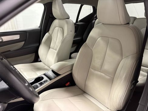 Used 2020 Volvo XC40 T5 Momentum AWD/4WD image 3