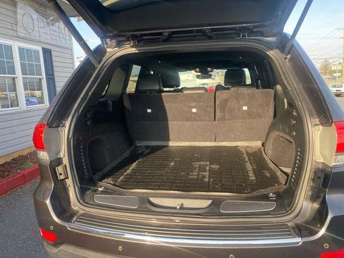 Used 2017 Jeep Grand Cherokee Limited image 8