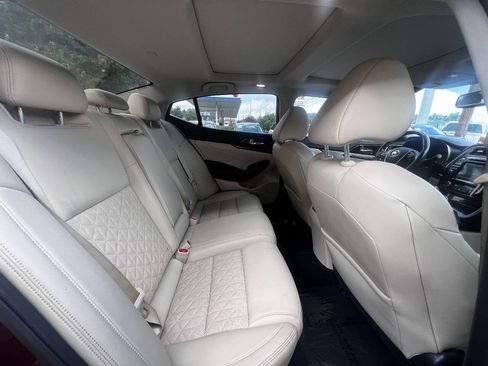 Used 2017 Nissan Maxima Platinum FWD image 11