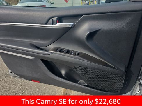 Used 2023 Toyota Camry SE image 32