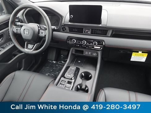 New 2025 Honda Pilot TrailSport image 18