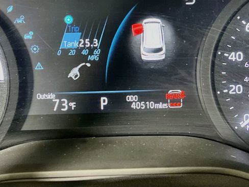 Certified 2025 Toyota Sienna XLE FWD image 11