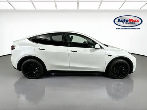 Used 2023 Tesla Model Y Long Range image 10