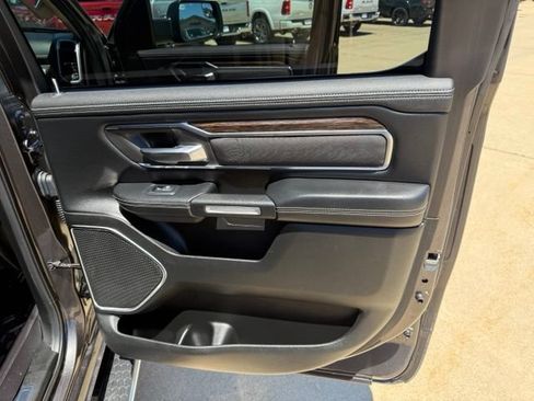 Used 2019 RAM 1500 Laramie AWD/4WD image 17