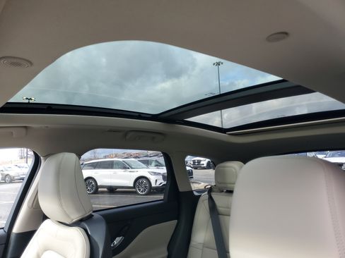 New 2026 Lincoln Corsair Premiere image 11