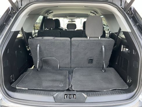 Used 2021 Ford Explorer XLT image 25