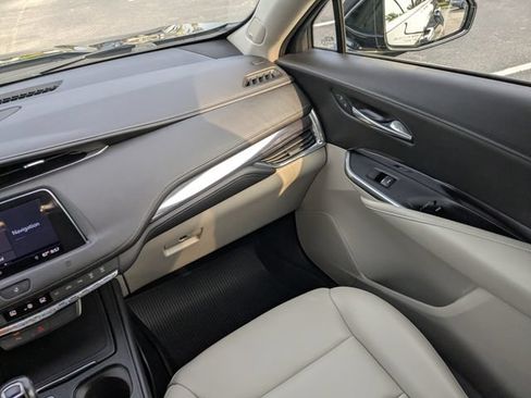 Used 2019 Cadillac XT4 Luxury FWD image 18