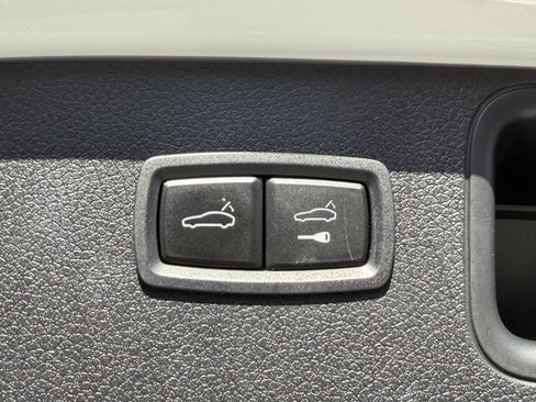 Certified 2022 Porsche Macan image 15