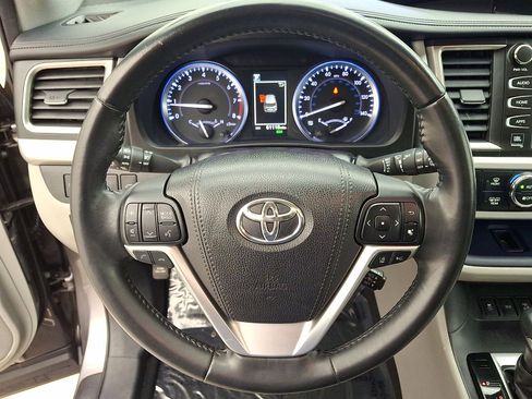 Certified 2018 Toyota Highlander Limited image 16