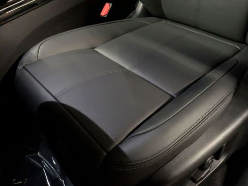 New 2026 Land Rover Range Rover Velar Dynamic SE image 4