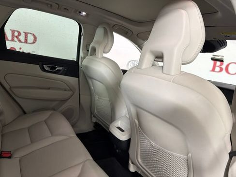 Used 2018 Volvo XC60 T5 Momentum w/ Convenience Package AWD/4WD image 19