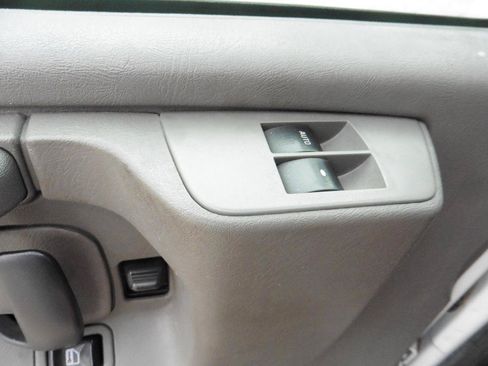 Used 2015 Chevrolet Express 2500 RWD image 16